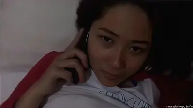 Lagi Ngisep Kontol Nikmat Tiba Tiba Temen Telepon