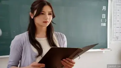 Siswa itu jatuh cinta pada guru cantik.